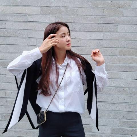 الممثلة Lee Si-young تتفوق على BTS وBlackpink