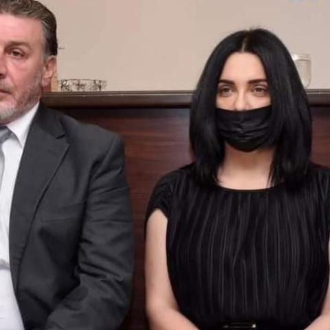 سلاف فواخرجي من عزاء والدها محمد الراحل