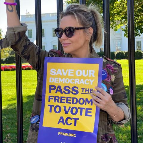 أليسا ميلانو أمام البيت الأبيض- انستغرام @milano_alyssa