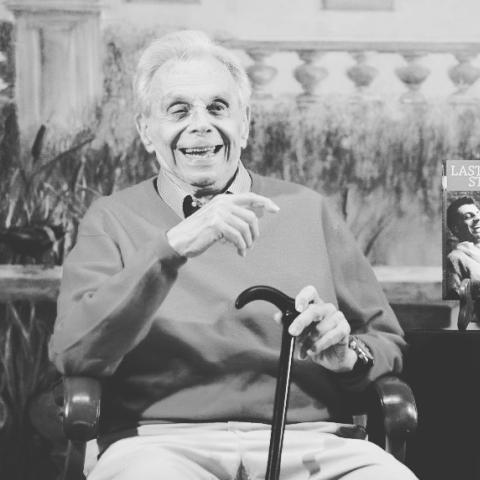 وفاة الكوميدي الساخر مورت سال - صورة من السوشيال ميديا