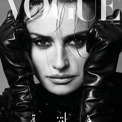 بينيلوبي كروز تتصدر غلاف فوغ العربية وتزور دبي للمرة الثالثة