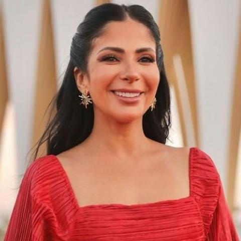 منى زكي تدعم نجمات &quot;بداية الخيط&quot;