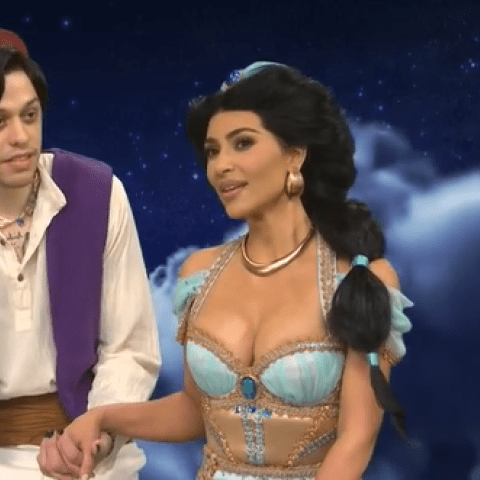 كيم كارداشيان وبيت دافيدسون  في SNL