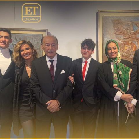 أحمد شيحة مع أحفاد بناته هنا وحلا ومعز مسعود