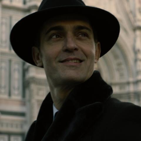 بيدرو ألونسو - صورة من حساب netflix على تويتر