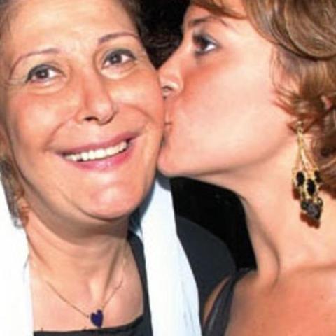 منة شلبي ووالدتها