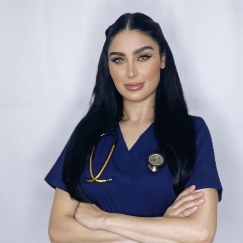 لين كلايف: ملكة جمال، أم وطبيبة
