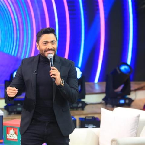 صورة لتامر حسني من برنامج معكم مع منى الشاذلي