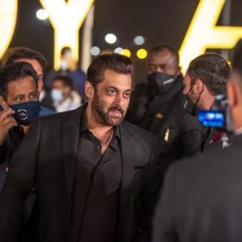 سلمان خان لحظة وصوله الى حفل Joy Award