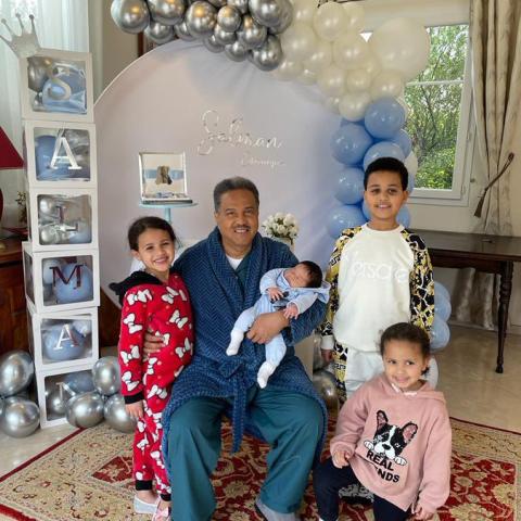 محمد عبده وأولاده - صورة من تويتر