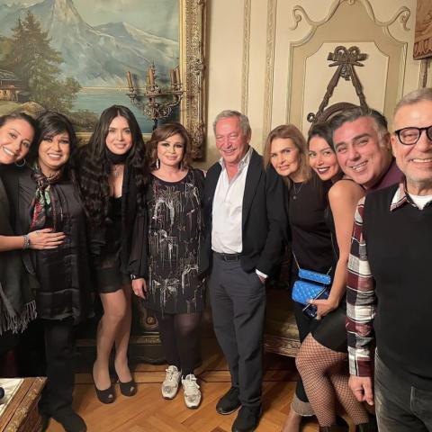 إلهام شاهين والأصدقاء - صورة من إنستاغرام