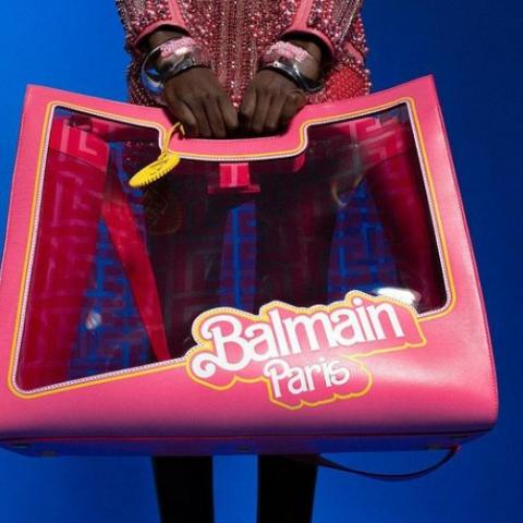 أول تعاون مفاجئ لعام 2022 : Balmain و Barbie