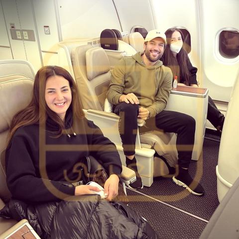 حسن الرداد وايمي ودنيا سمير غانم من داخل الطائرة