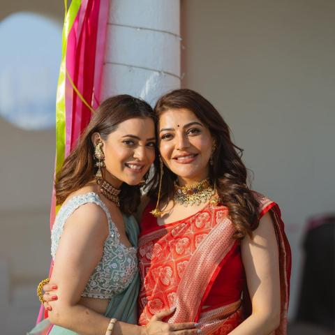 نيشا اغاروال مع شقيقتها كاجال - صورة من انستغرام