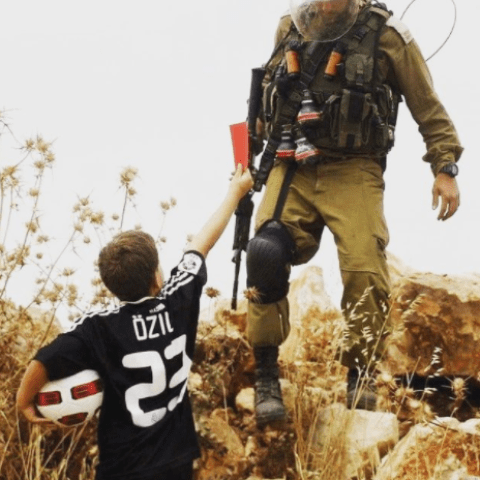 صورة من حساب مسعود أوزيل @m10_official