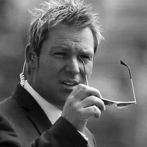 وفاة أسطورة الكريكيت عن 52 عاما