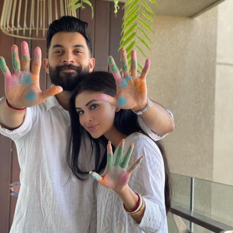 موني روي وزوجها سوراج نامبيار - صورة من إنستغرام