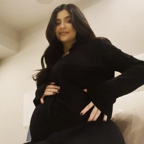 كايلي جينر وابنتها ستورمي - صورة من السوشيال ميديا