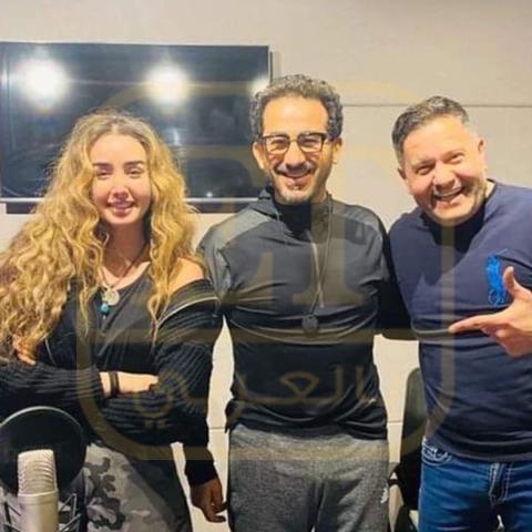 أحمد حلمي يتوسط هنا الزاهد وإدوارد