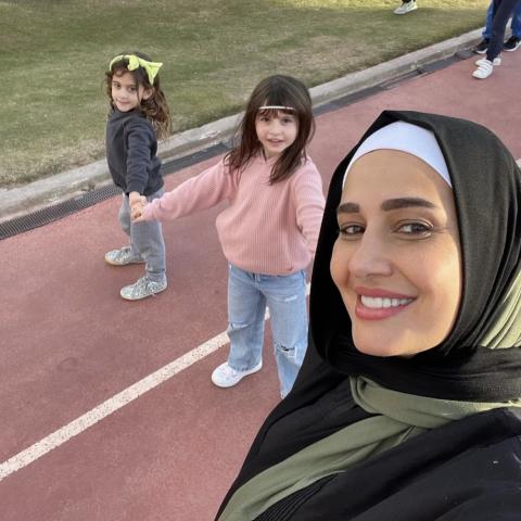 حلا شيحة وإبنتيها - صورة من إنستاغرام