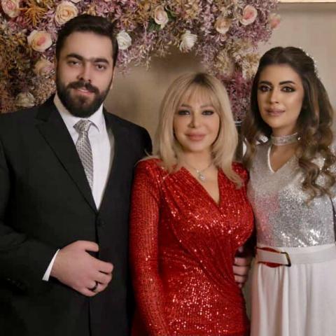 سوزان نجم الدين وشقيقها وخطيبته