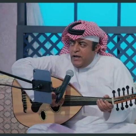 خالد الفراج خلال تقليده علي بن محمد في ستوديو 22