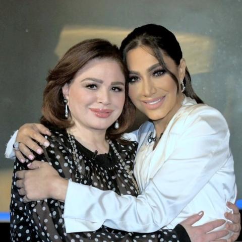 الهام شاهين وبسمة وهبة من كواليس برنامج العرافة - الصورة من السوشيال ميديا