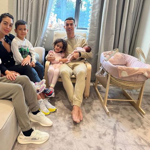 كريستيانو رونالدو مع عائلته - صورة من انستقرام