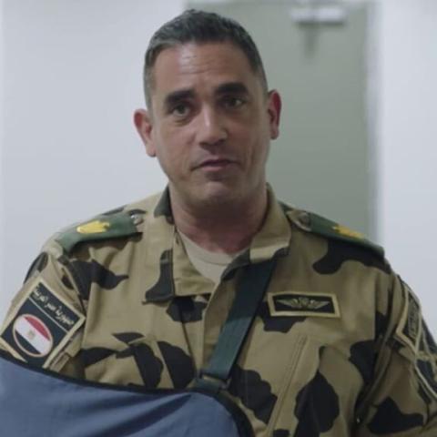 الظابط مروان يفاجئ البطل&quot;المنسي&quot; بزيارته له في المستشفى/الصورة من فيديو تامر مرسي