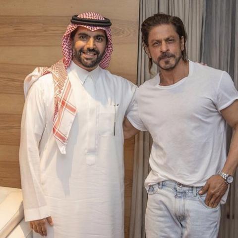 وزير الثقافة السعودي محافظ الهيئة الملكية لمحافظة العلا، الأمير بدر بن عبدالله بن محمد بن فرحان آل سعود وشاروخان