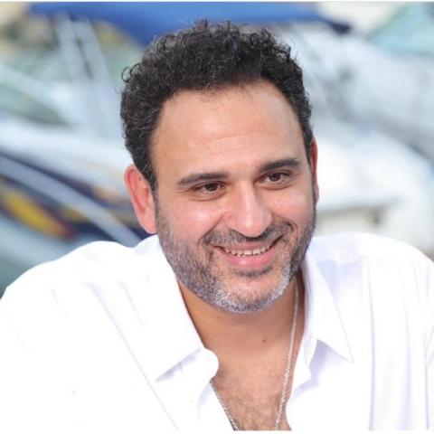 صورة أكرم حسني من صفحته في إنستغرام