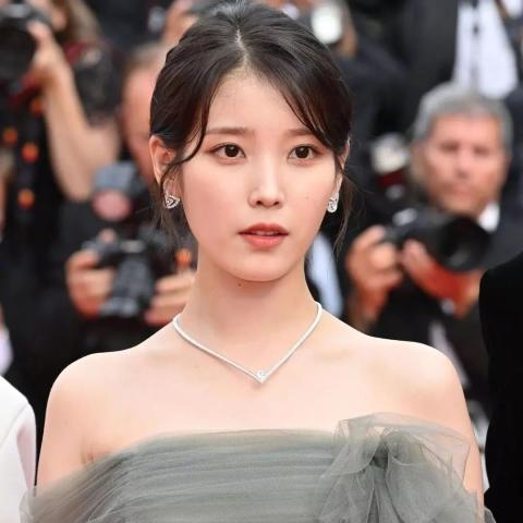 لي جي يون - صورة من حساب Vogue Thailand على انستقرام