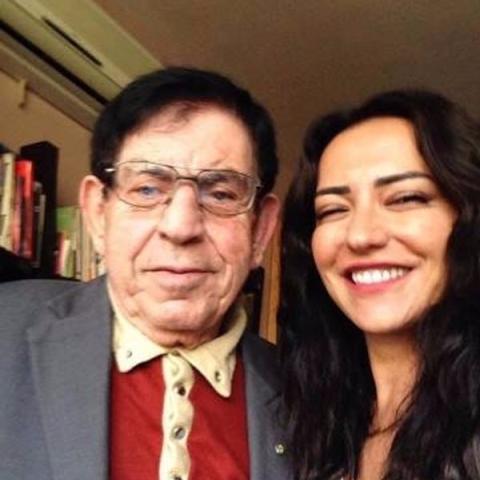 أمل عرفة تستذكر والدها والنجوم يتفاعلون معها