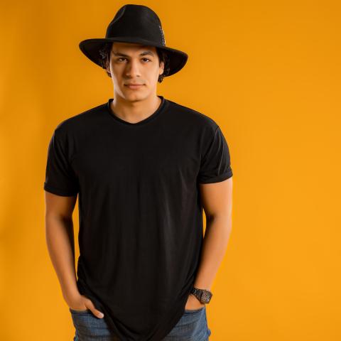 أحمد حسن يطلق &quot;ماشي بمُسكّنات&quot;