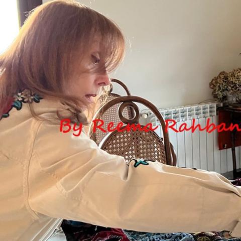 صورة جديدة للسيدة فيروز - من صفحة ريما الرحباني على فيسبوك