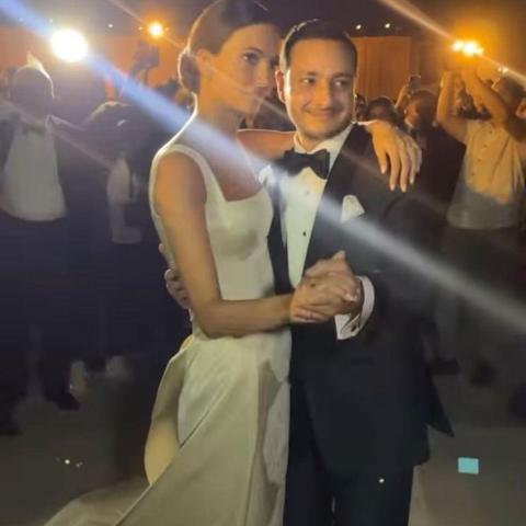 أنسي نجيب ساويرس وعروسه- الصورة من السوشيال ميديا