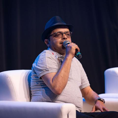 محمد هنيدي خلال جلسة "سوبر هنيدي" ضمن فعاليات "مهرجان الشارقة القرائي للطفل" الـ13