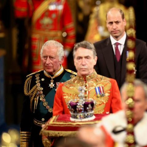 الأمير تشارلز برفقة زوجته كاميلا والأمير ويليام- صورة من تويتر @ClarenceHouse