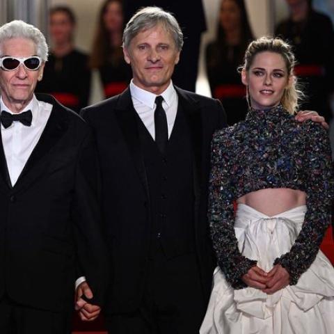 كريستين ستيوارت مع فريق عمل فيلم &quot;Crimes of the Future