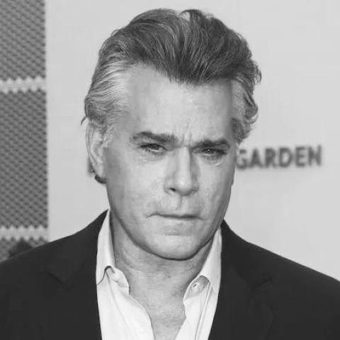 الراحل راي ليوتا - صورة من السوشيال ميديا