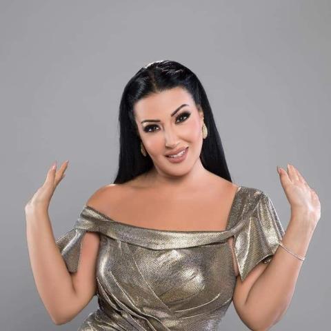 سمية الخشاب تعلق على أكلها للمكياج "ناس كتير محتاجه تاكل ميك اب"