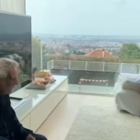 شاكيرا مع والدها - صورة معدلة من السوشيال ميديا