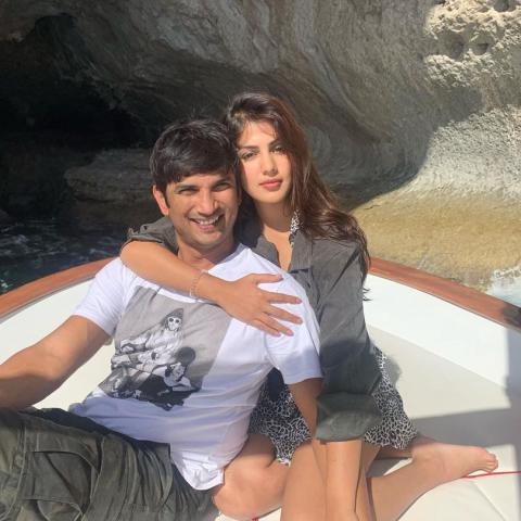 ريا تشاكرابورتي مع الراحل سوشانت سينغ راجبوت - صورة من انستقرام