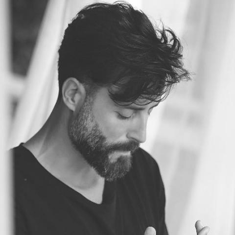 سعد رمضان يترجم معاناته العاطفية بأغنية