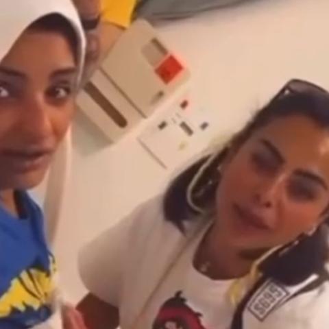 هند البلوشي ومرام البلوشي - صورة معدلة من السوشيال ميديا