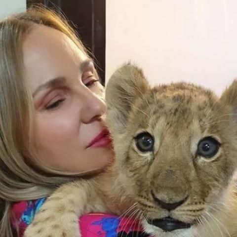 ET بالعربي يكشف سر صورة شيرين رضا مع الشبل
