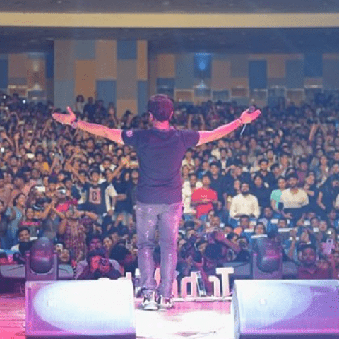 KK في حفله الأخير في كالكوتا- انستغرام @kk_live_now