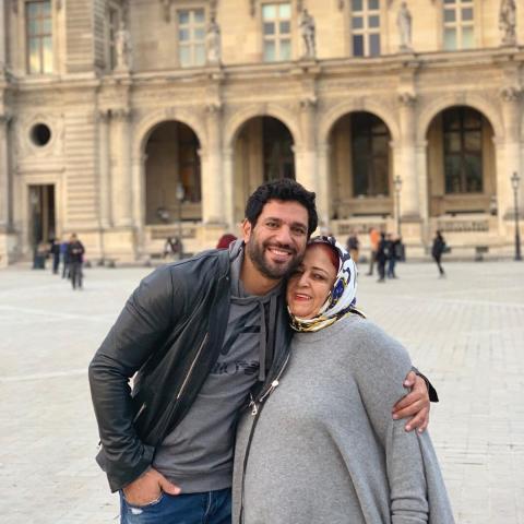 حسن الرداد برفقة والدته - الصورة من انستغرام