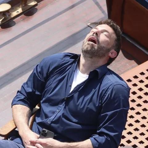 بن افليك وصورة من كاميرات الباباراتزي