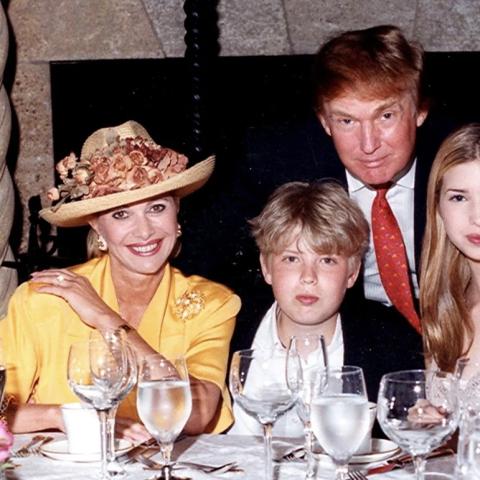 ايفانا وترمب وابنائهما.. صورة من الماضي